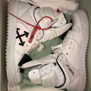 OFF WHITE off court Hi top sneaker